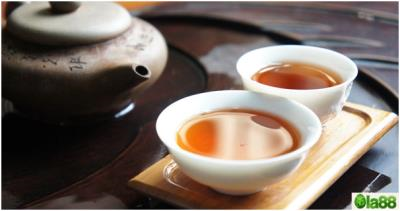 Tại sao các quán ăn ở Quảng Đông, thường dùng nước trà rửa bát trước khi ăn?