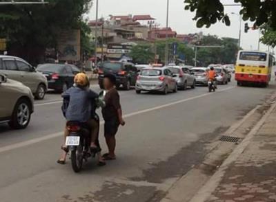 Cảnh báo cướp tiền bằng xi lanh có HIV trên đường Phạm Văn Đồng